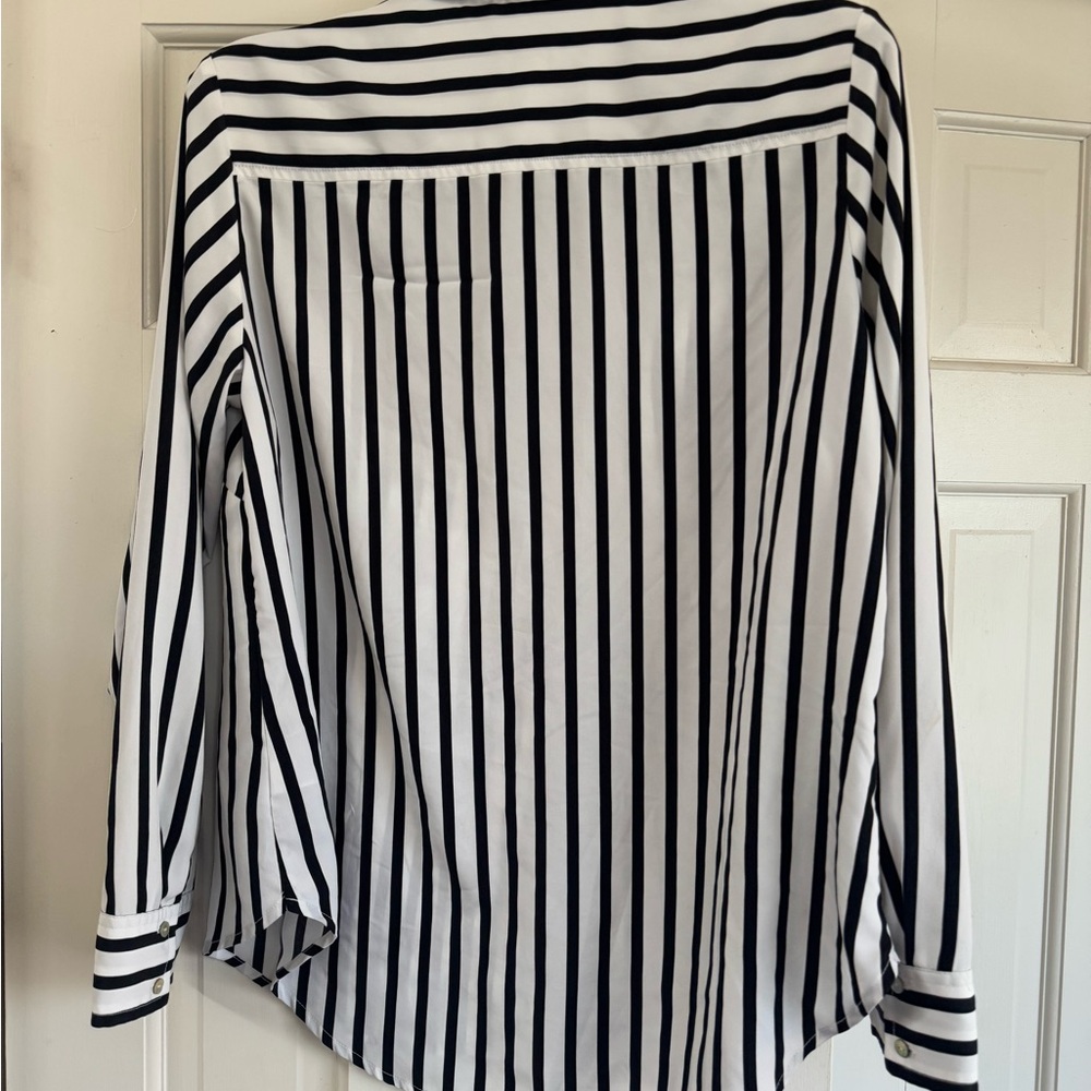 Customized OOAK Ladies’ Button-Down - Picture 6 of 6